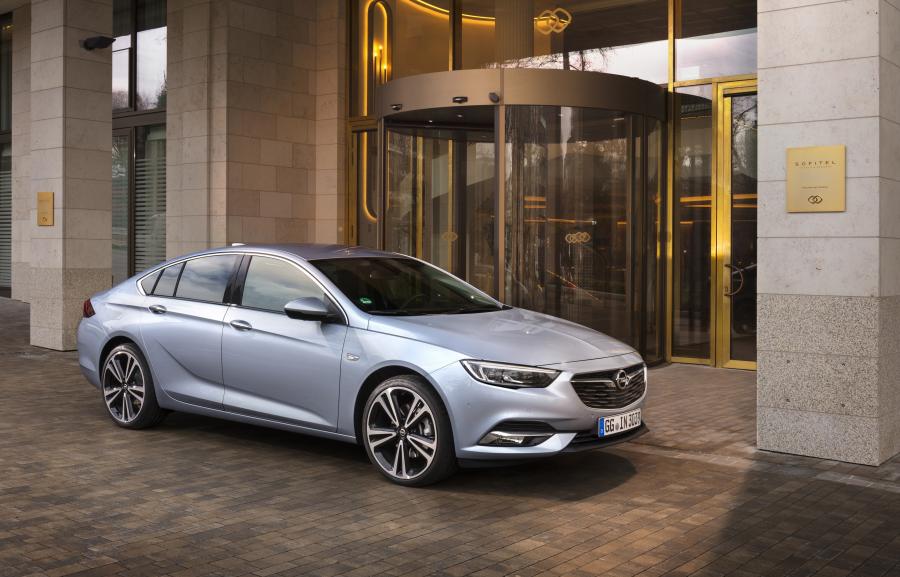  Opel Insignia Grand Sport Turbo D 2017 года  (фото 8 из 29)